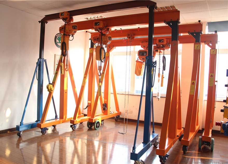 便攜式可拆卸升降龍門架結構特點: